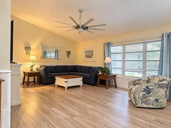 2nd image of 2082 SE Hanford Road