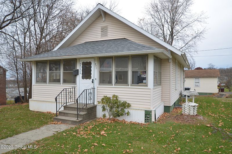2nd image of 271 E Maryland Avenue