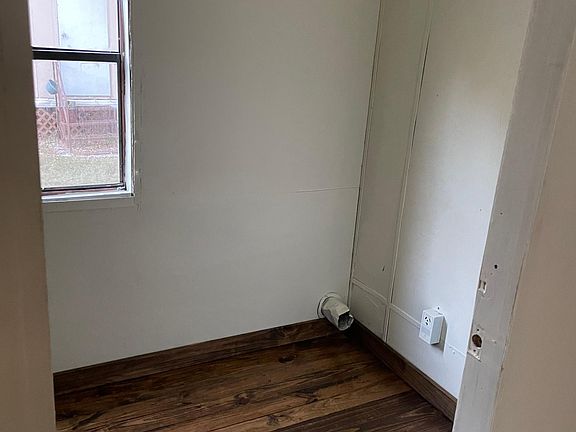 4th image of 608 Hayman St Trailer 3