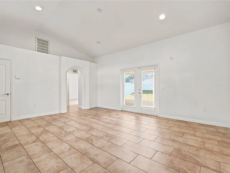 650 Hidden Lakes Ct — Photo 9