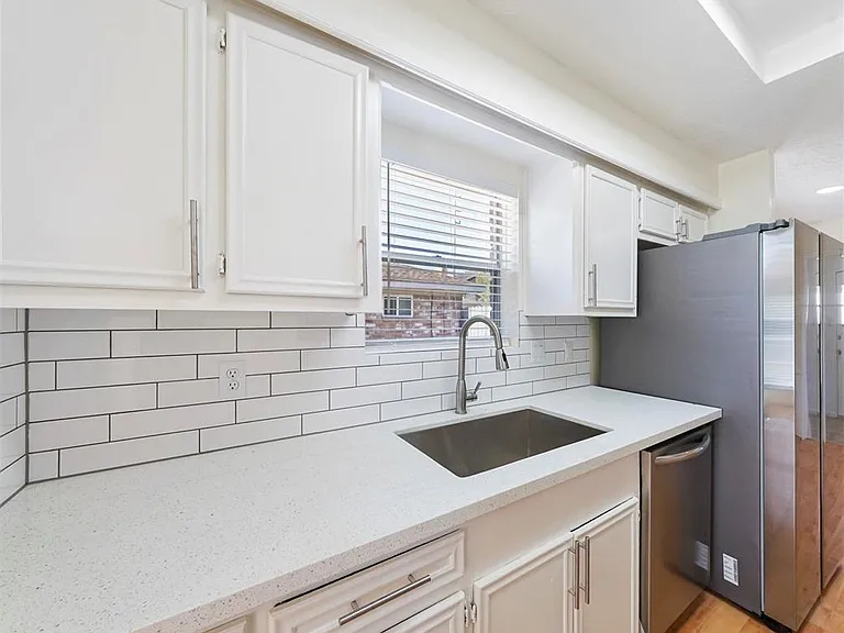 14006 Briarworth Dr — Photo 6