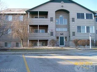 5891 Crosswinds Dr UNIT 11, Norton Shores, MI 49444