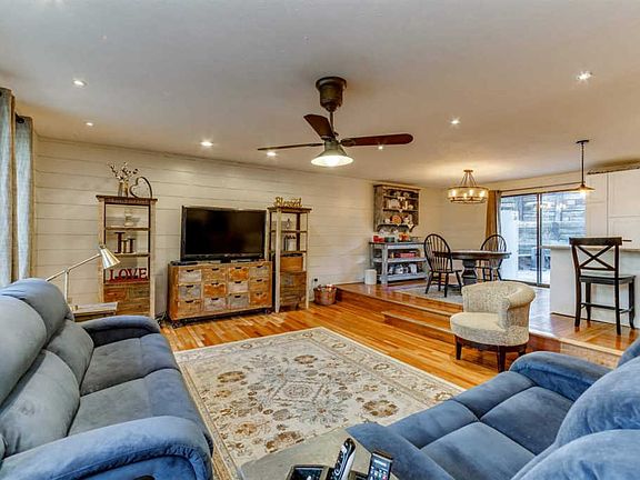 4th image of 8411 N Greenwood Ct
