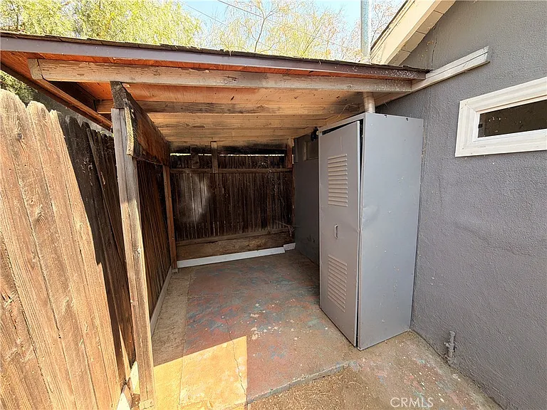 258 E Hill St — Photo 25