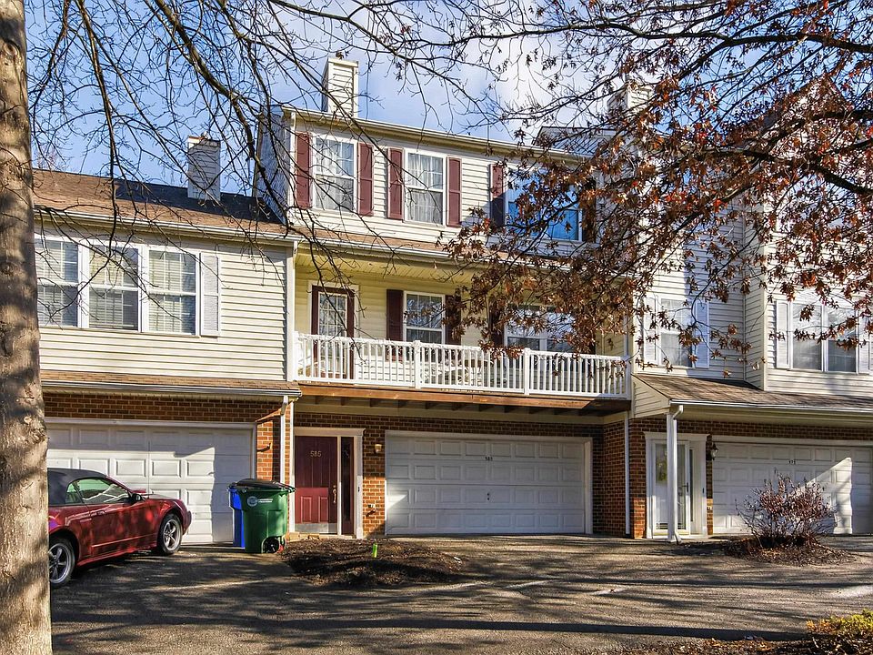 1st image of 585 Silver Leaf Dr