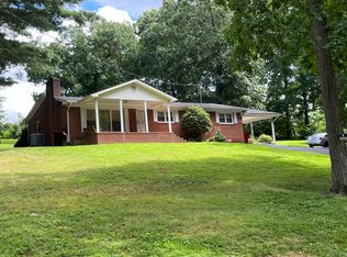 199 Cedar Point Rd, Johnson City, TN 37601