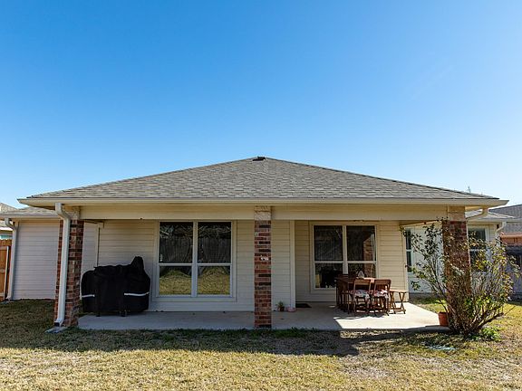 3rd image of 14 Burnham Dr