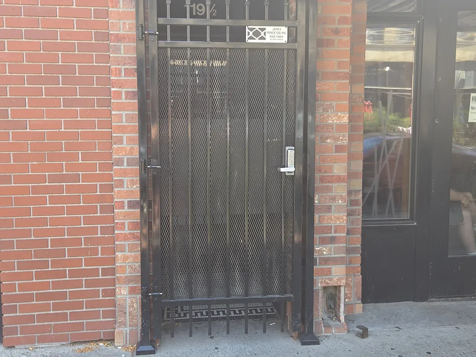 119 1/2 N Broadway #2