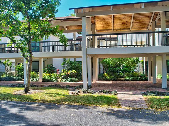 4th image of 800 Greensward Court #104-I