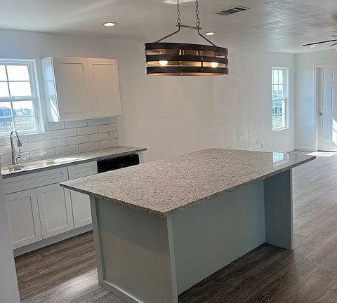 5th image of 408 W Royal Oak Ln