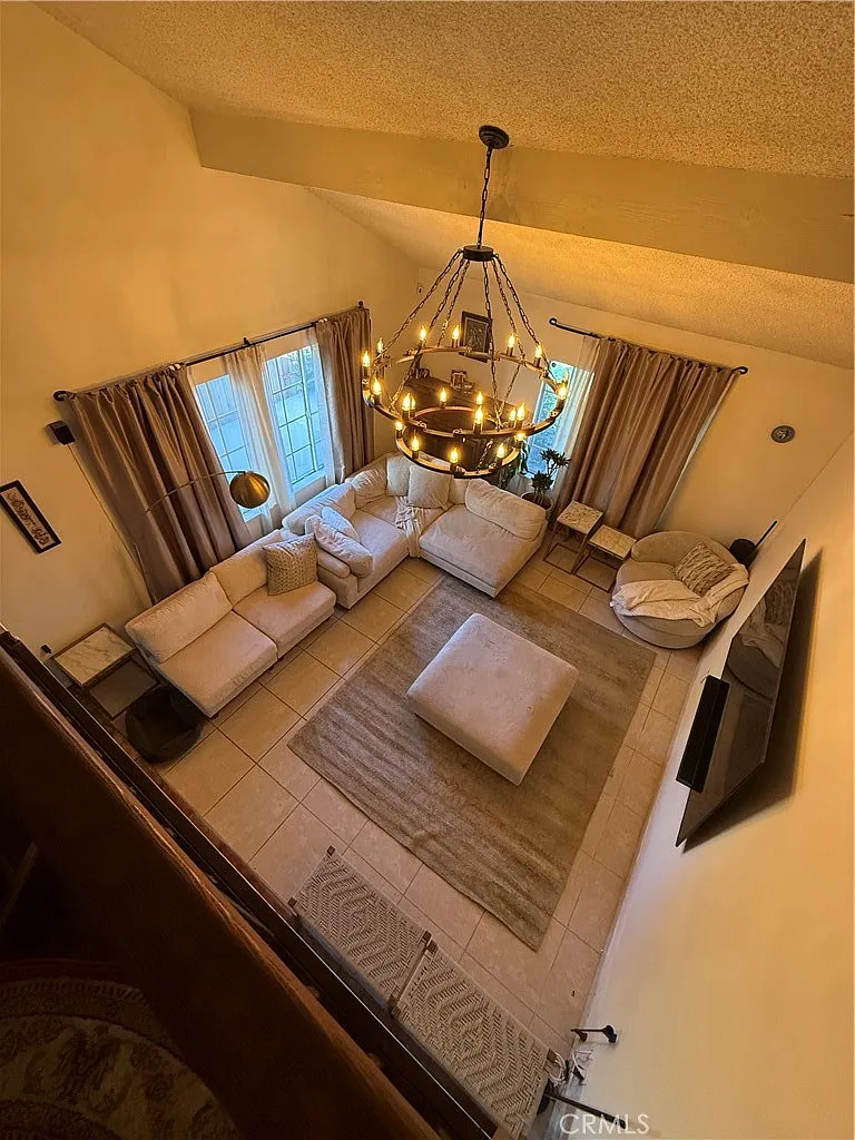 3 bed, 1.5 bath, 1900 sqft, $4,200 — Photo 3