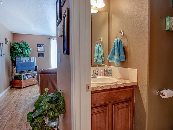 4th image of 5505 NE 69th Ave