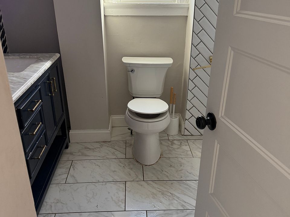1st image of 1537 Ambrose Ave