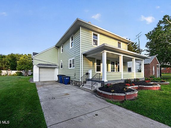 3rd image of 5638 Douglas Rd