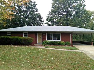 137 Columbus Dr, Belleville, IL 62226