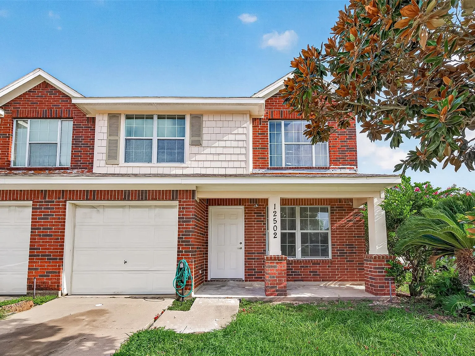 3 bed, 2.0 bath, 1559 sqft, $1,800 — Photo 1