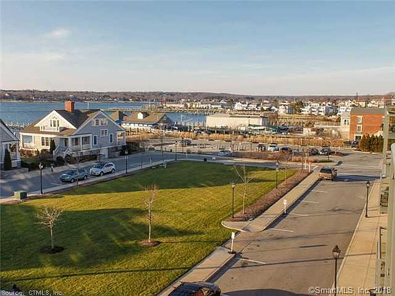 2nd image of 8 Stonington Cmns Unit 38