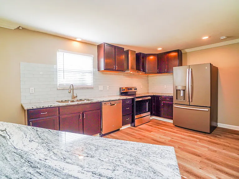 800 Caroway Blvd — Photo 8