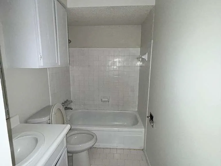 2221 E 67th St #1309 — Photo 6