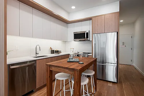 276 20th St #201 Photo 1