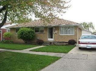 817 Champaign Rd, Lincoln Park, MI 48146