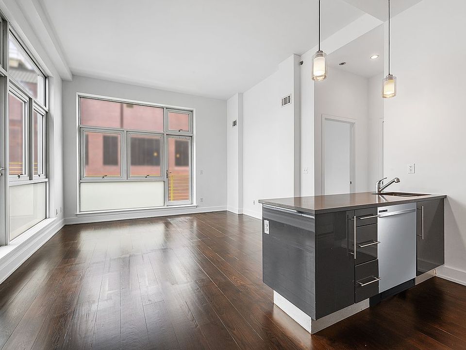 1st image of 390 Lorimer St APT 4E