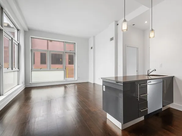 390 Lorimer St APT 4E, Brooklyn, NY 11206
