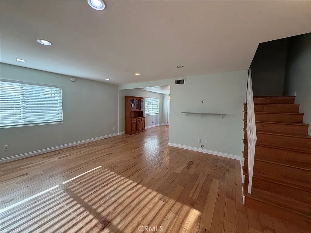 3 bed, 1194 sqft, $3,700 — Photo 2