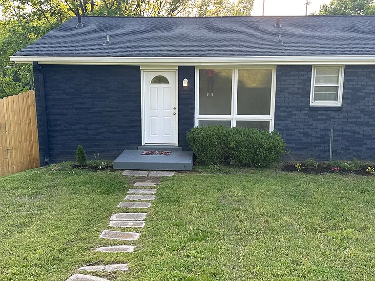 640 Shady Ln #A — Photo 2