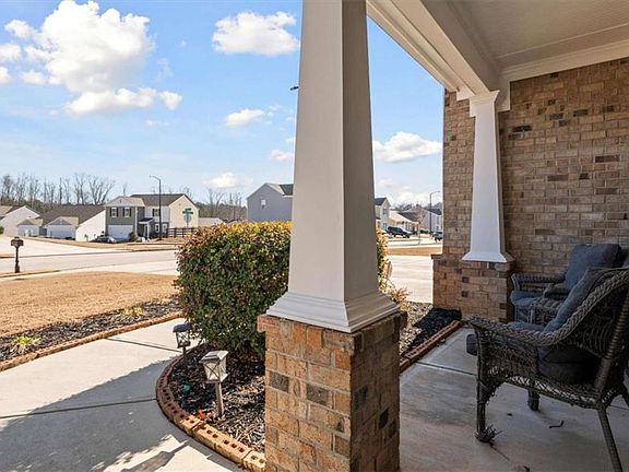 4th image of 197 Meriwether Ln