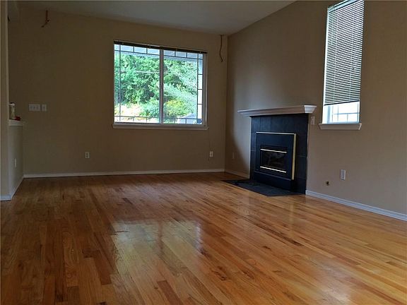 3rd image of 4732 Lakeshore Ln SE