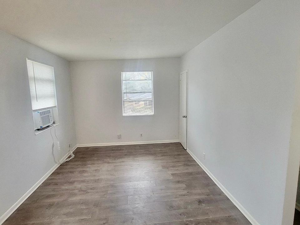 1st image of 1551 Steele St #3