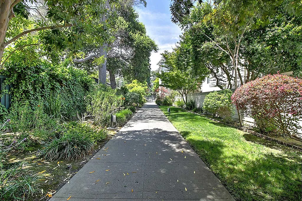 Wellesley Crescent — Photo 2