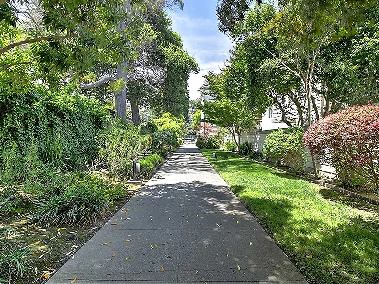 Wellesley Crescent — Photo 2