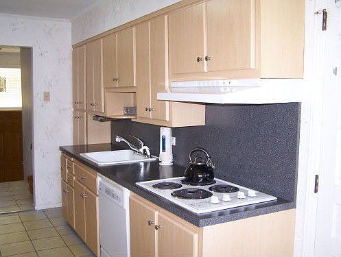 5th image of 883 Beckman Dr