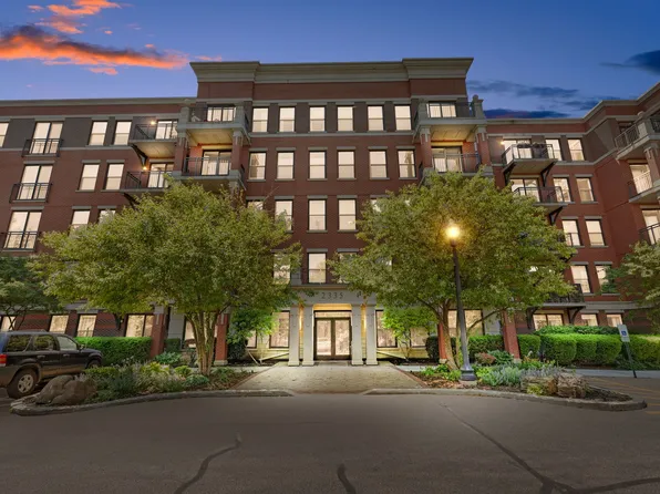 2335 W Belle Plaine Ave APT 316, Chicago, IL 60618