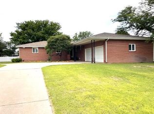 229 N High St, Ness City, KS 67560