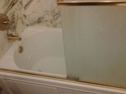 JETTED TUB MASTER BATH