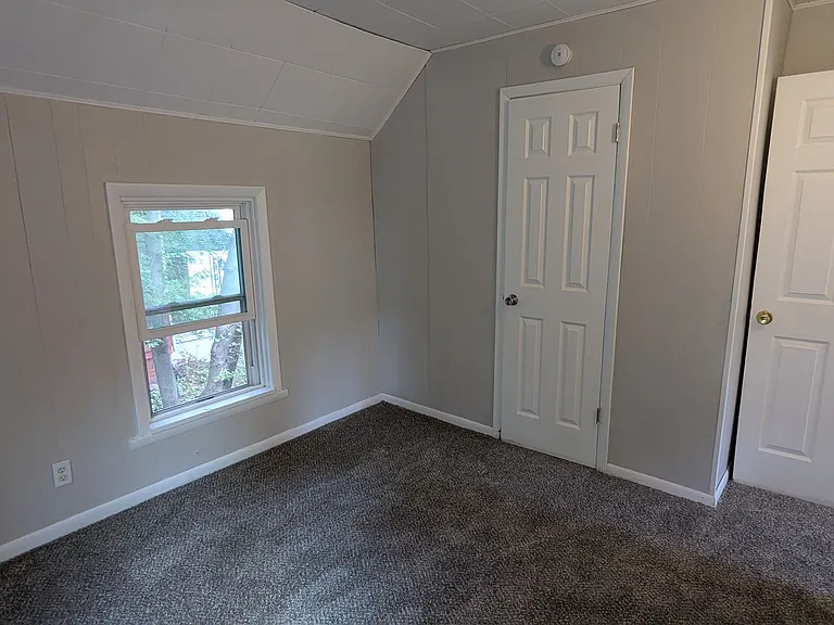 1447 Shriver Ave NE — Photo 17