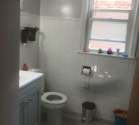 2nd image of 2824 W Farragut Ave APT 2W