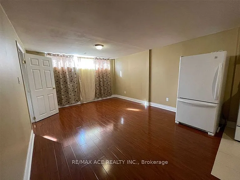 40 Cavehill Cres #LOWER — Photo 14