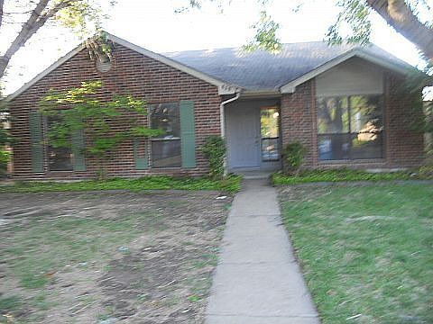 1st image of 828 Plummer Dr