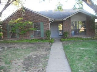 828 Plummer Dr, Cedar Hill, TX 75104