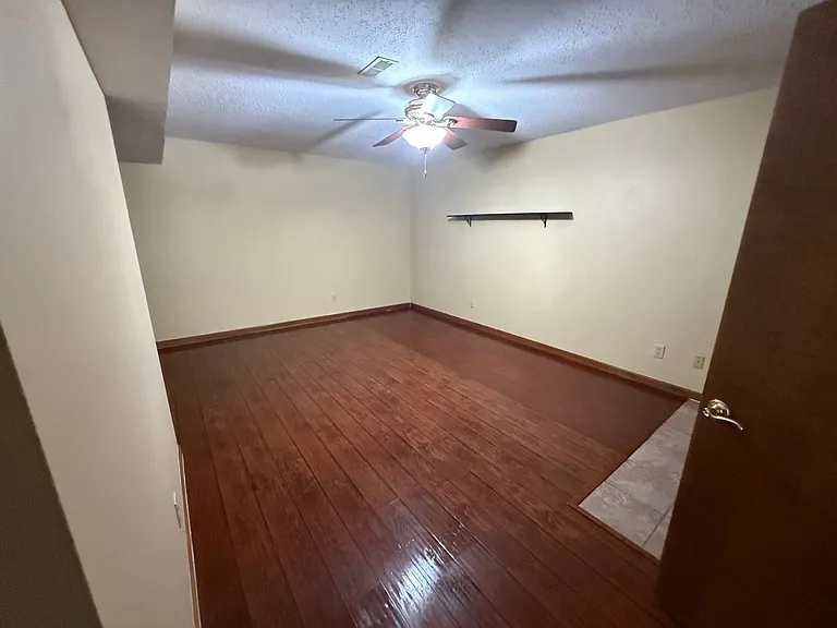 1201 Eastbrook Dr — Photo 29