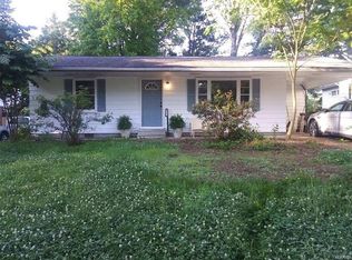 1303 W Schwartz St, Carbondale, IL 62901