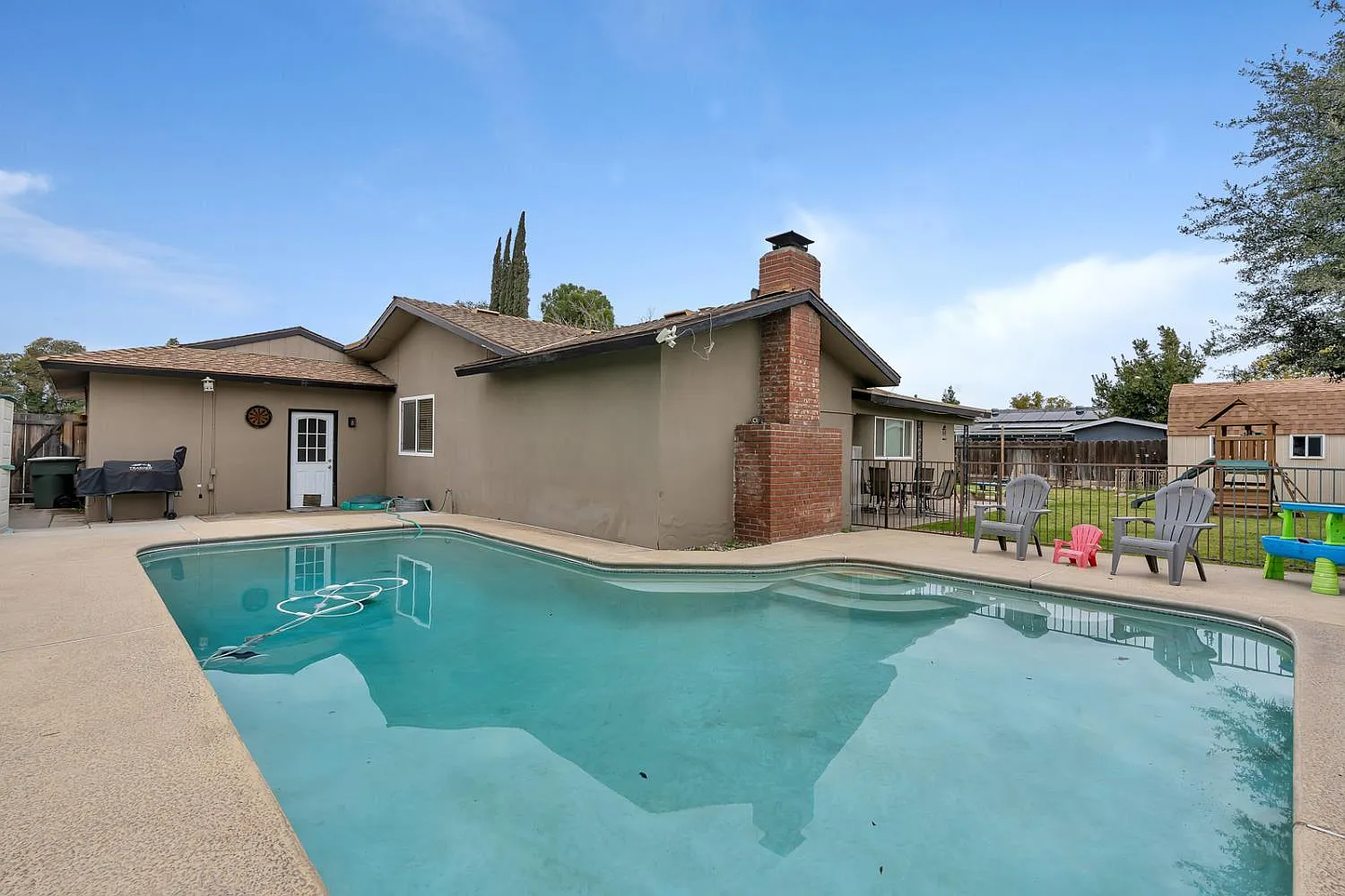 983 Ezie Ave photo 1