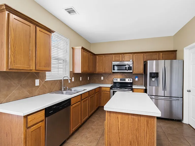 157 Carmel Dr — Photo 9