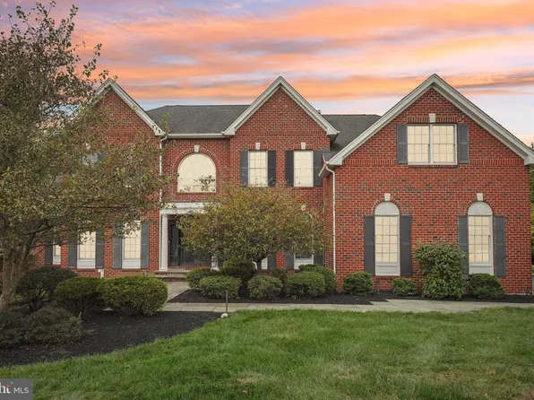 22 Hallett Dr, Pennington, NJ 08534