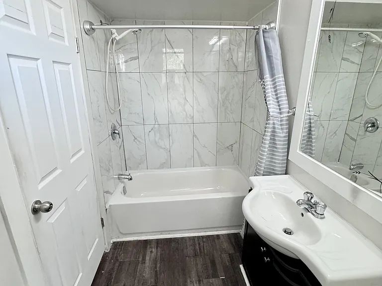 476 Aylmer Ave — Photo 11