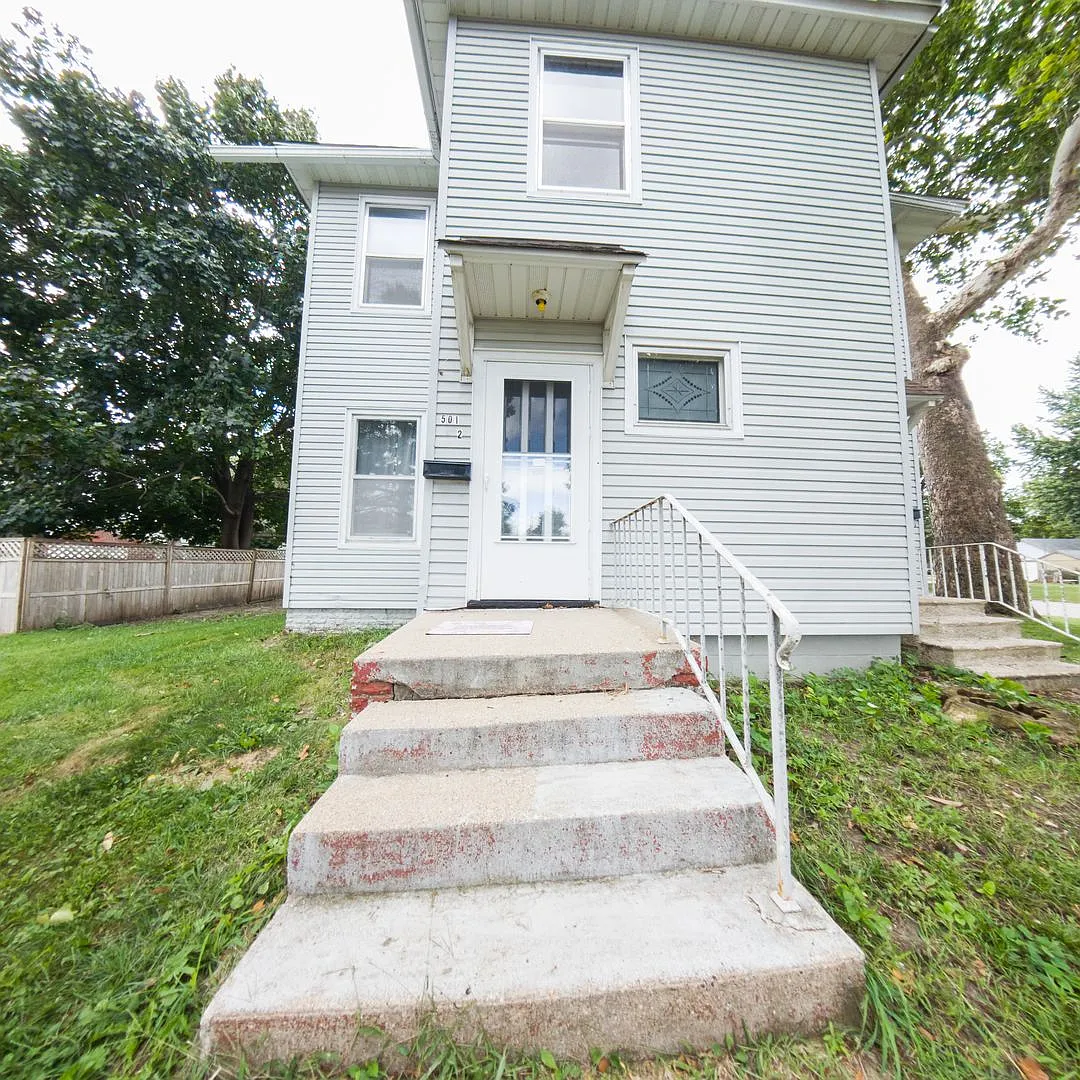 501 E Lincoln Way — Photo 3